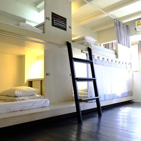 3Howw Hostel @ Sukhumvit 21 Bangkok Exteriör bild