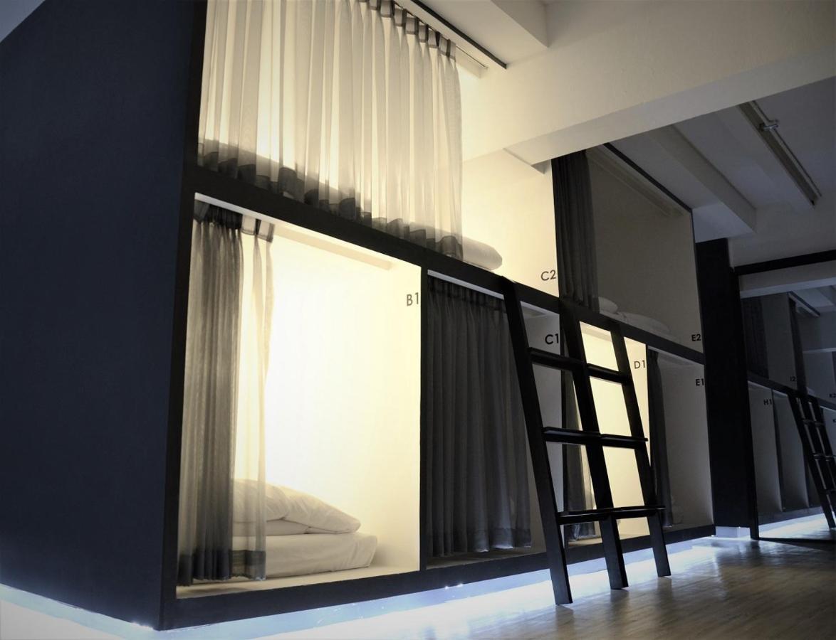 3Howw Hostel @ Sukhumvit 21 Bangkok Exteriör bild