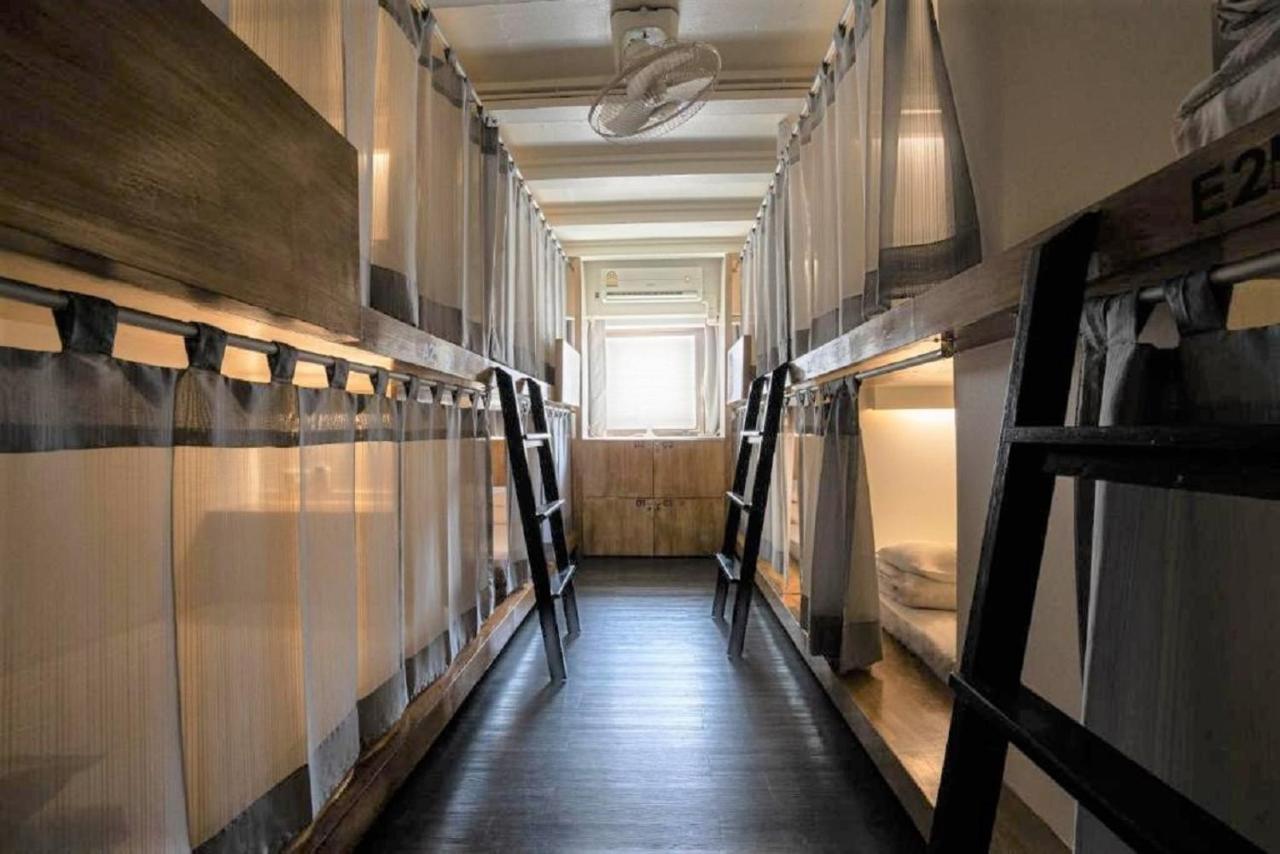 3Howw Hostel @ Sukhumvit 21 Bangkok Exteriör bild