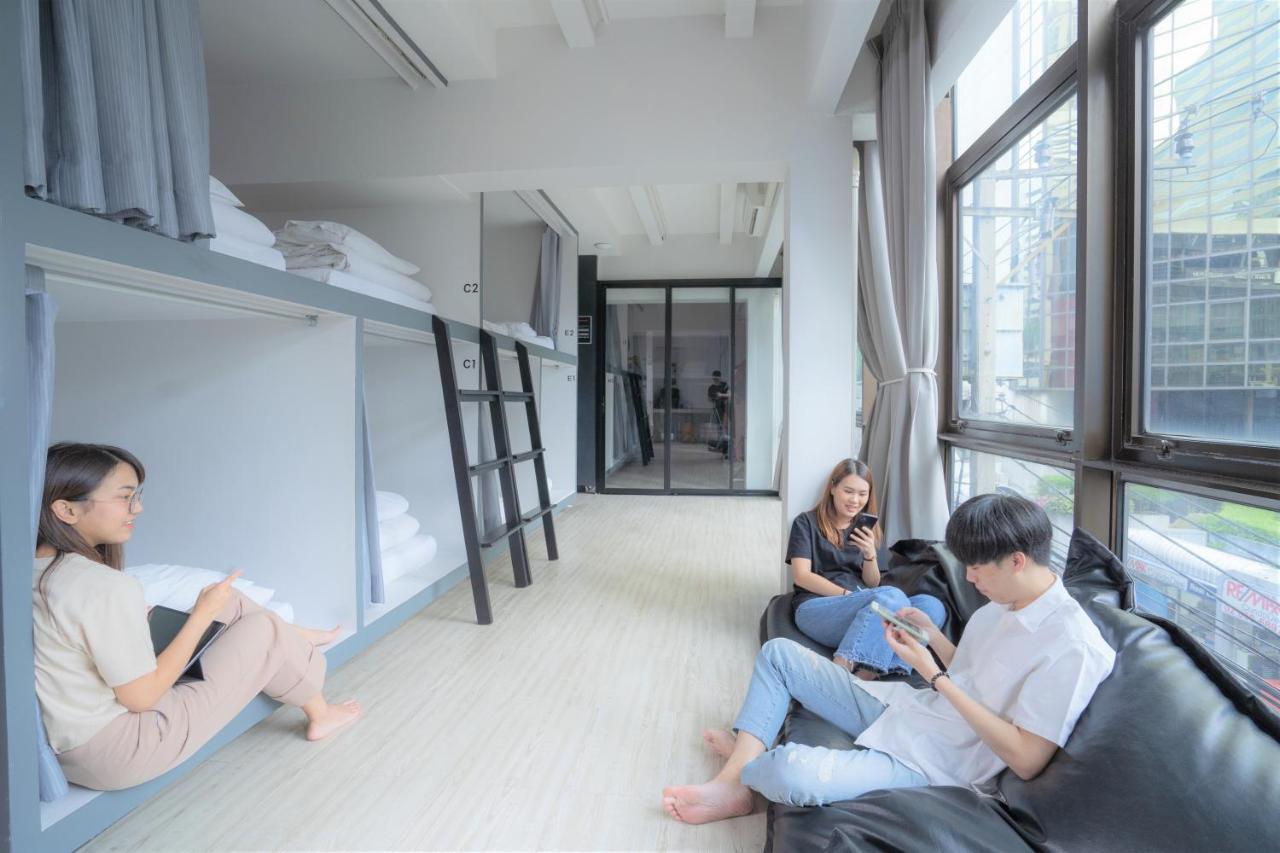 3Howw Hostel @ Sukhumvit 21 Bangkok Exteriör bild