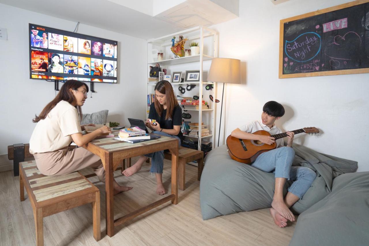 3Howw Hostel @ Sukhumvit 21 Bangkok Exteriör bild