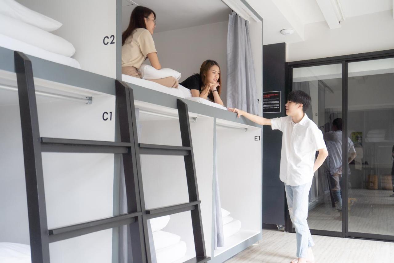 3Howw Hostel @ Sukhumvit 21 Bangkok Exteriör bild