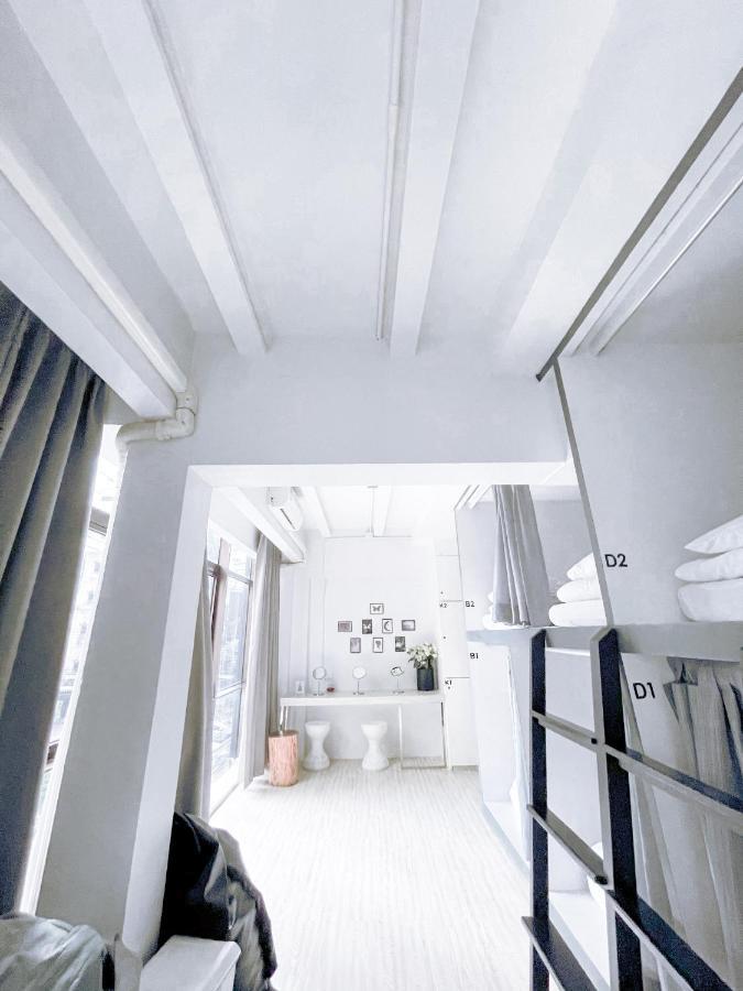 3Howw Hostel @ Sukhumvit 21 Bangkok Exteriör bild