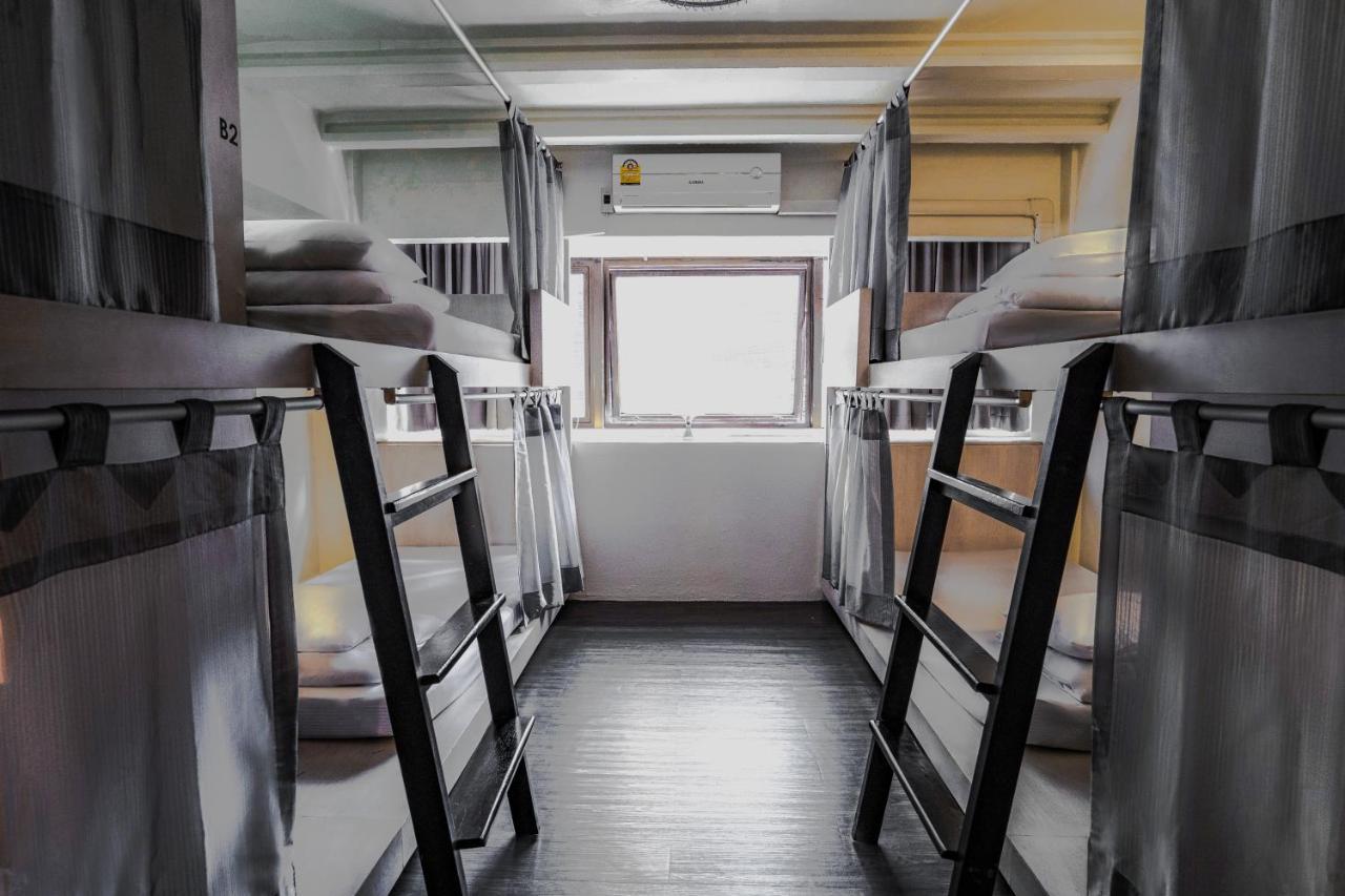 3Howw Hostel @ Sukhumvit 21 Bangkok Exteriör bild