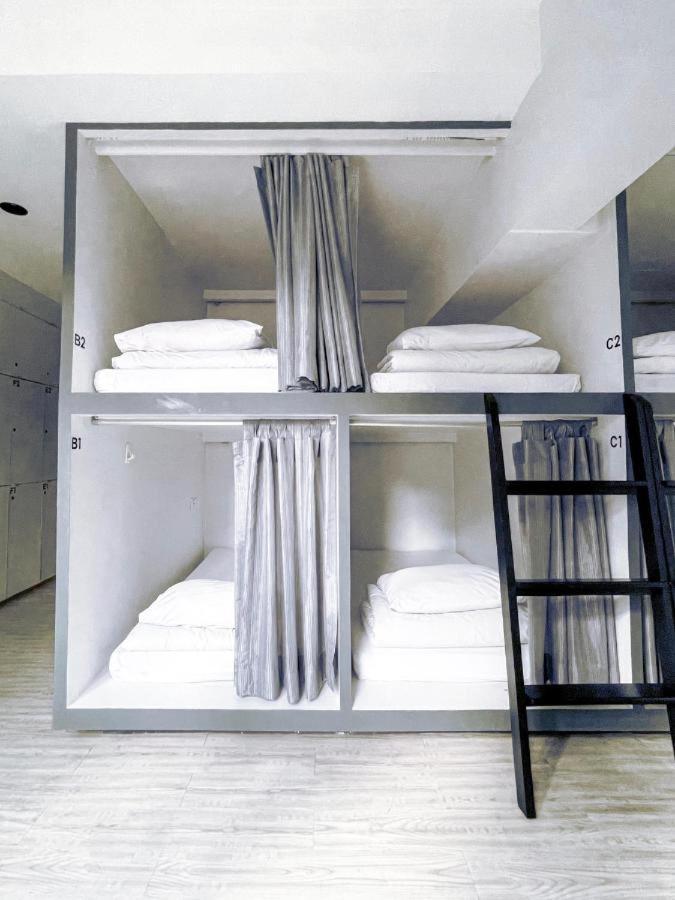 3Howw Hostel @ Sukhumvit 21 Bangkok Exteriör bild