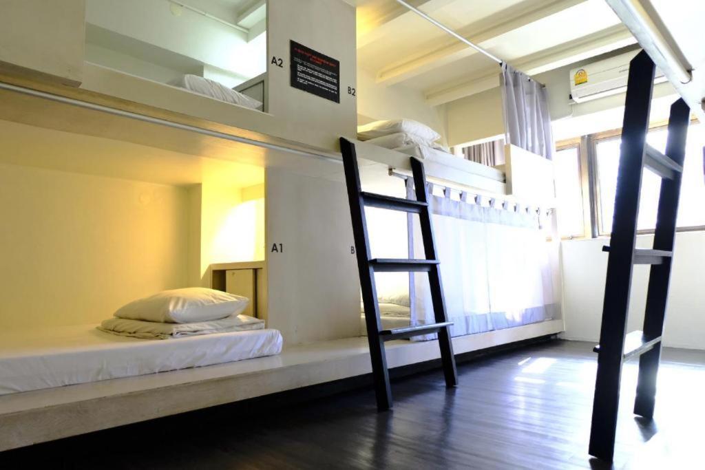 3Howw Hostel @ Sukhumvit 21 Bangkok Exteriör bild