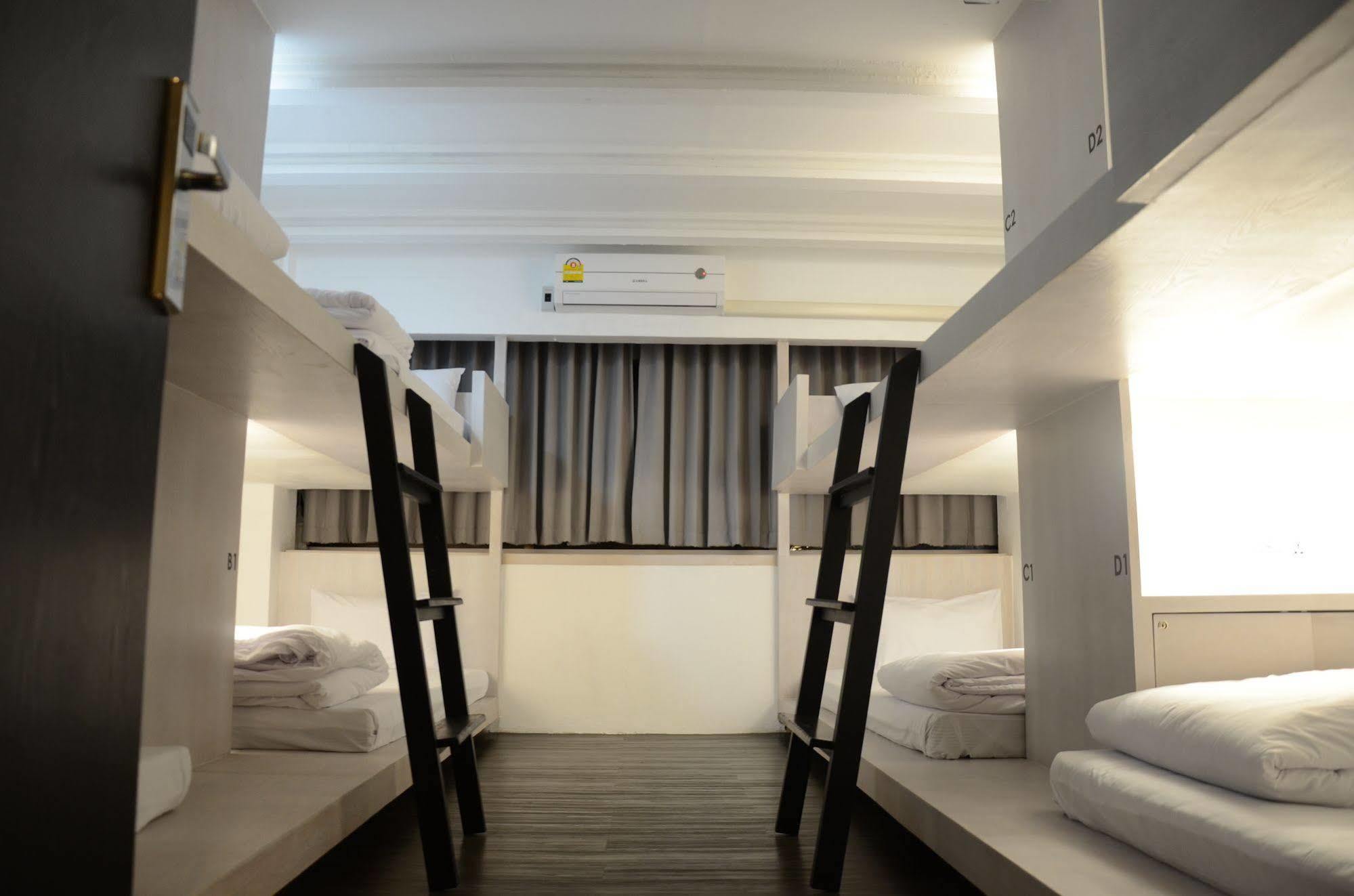 3Howw Hostel @ Sukhumvit 21 Bangkok Exteriör bild