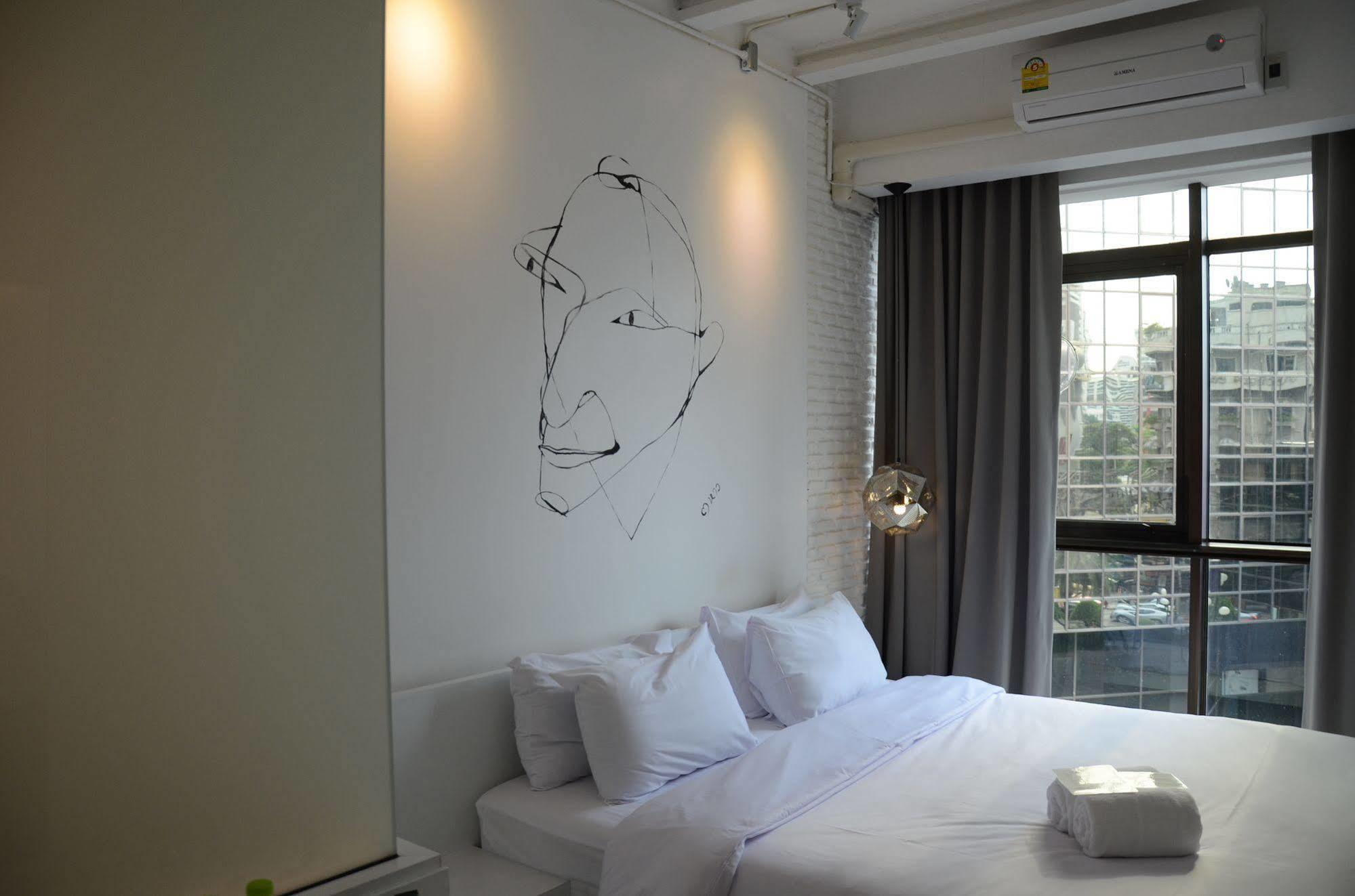 3Howw Hostel @ Sukhumvit 21 Bangkok Exteriör bild