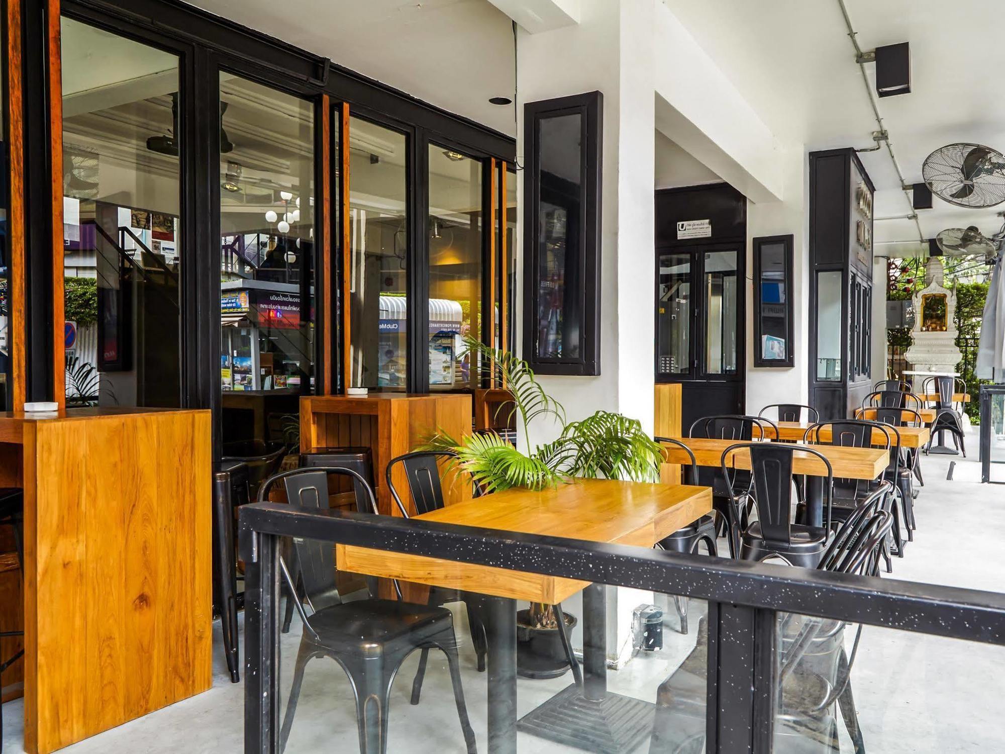 3Howw Hostel @ Sukhumvit 21 Bangkok Exteriör bild