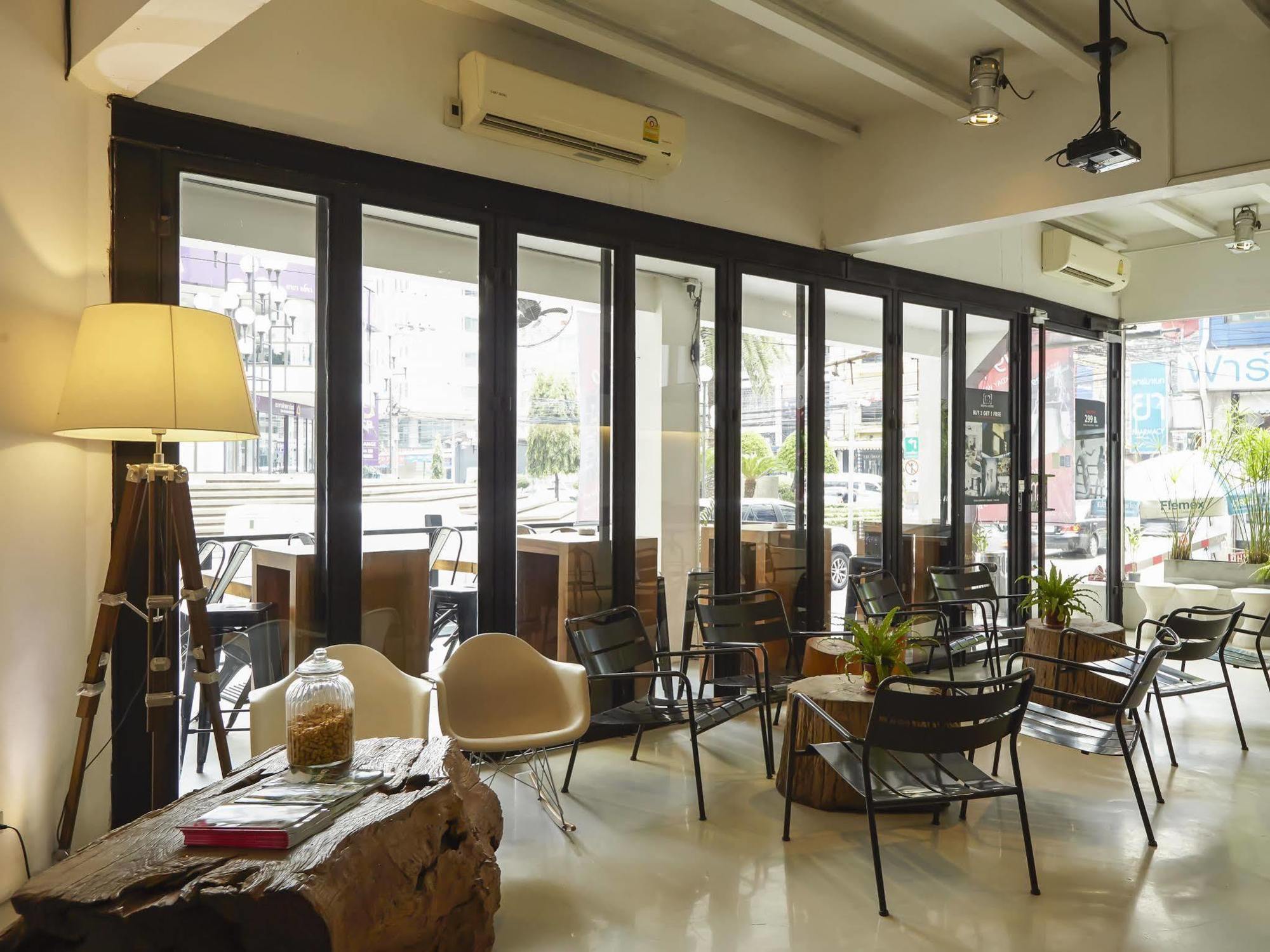 3Howw Hostel @ Sukhumvit 21 Bangkok Exteriör bild